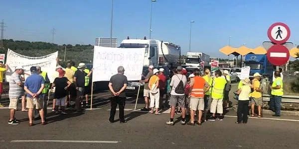 Reobrim la Rotonda mantindrà les protestes fins que la retirada dels ‘new jersey’ es faci efectiva
