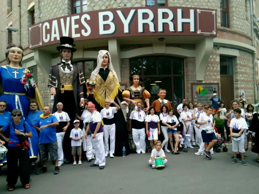 Visita dels geganters a Tuïr. Foto de la colla
