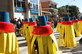 20 comparses al Carnaval de Pineda i 31ena. Escudellada a la Plaça de l'Estatut