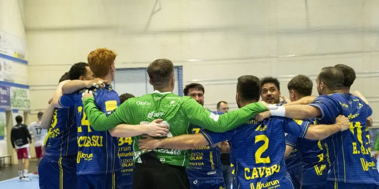 IRUDEK BIDASOA IRUN DUERME LIDER TRAS LA VICTORIA EN NAVA 30-35