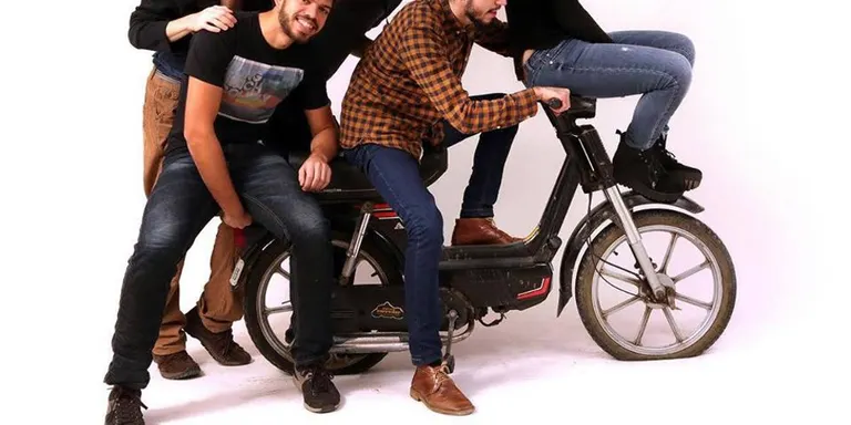 El grup Seis pájaros de un tiro presenta nou treball "Amb cara i ulls"