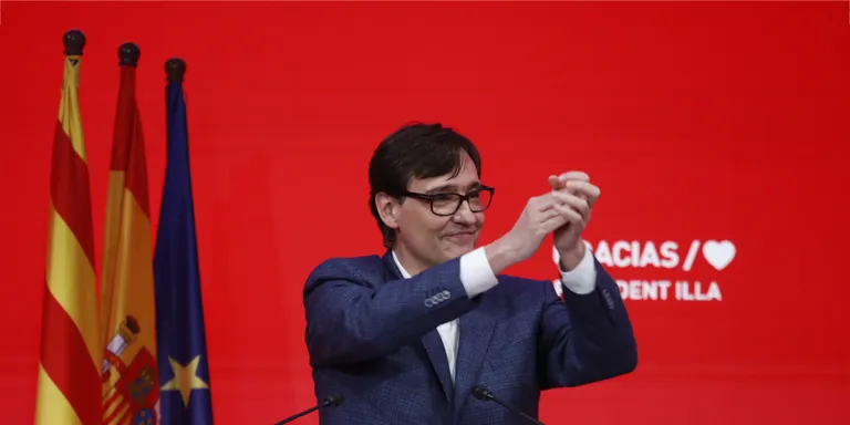 El PSC (35-41) guanyaria les eleccions, ERC (30-36) quedaria en segona posició mentre que Junts cauria a 19-24 escons