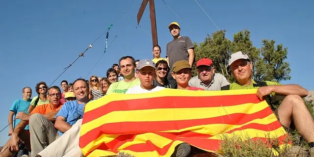 El Grup Excursionista d'Oliana commemora la Diada amb una pujada a la muntanya de la Creu