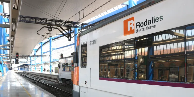 Arrenca el pla alternatiu a Rodalies amb canvis a l'R4, que arriba a Cerdanyola