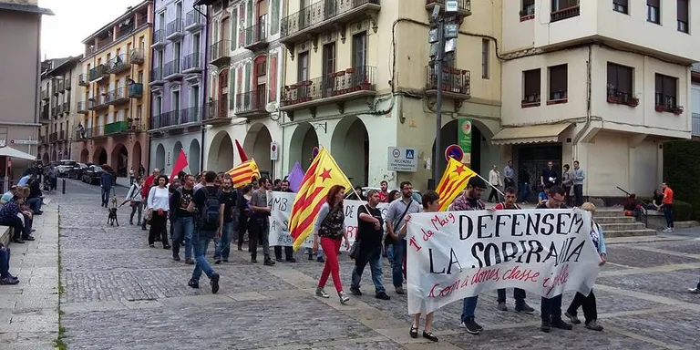 Una cinquantena de persones se sumen a la mobilització de l'1 de Maig a la Seu