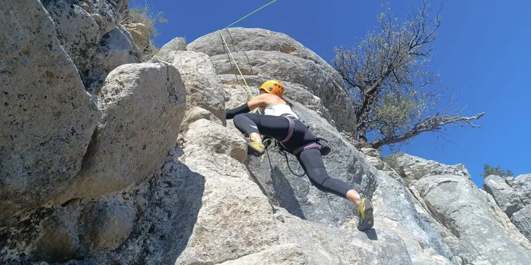 Taller d'escalada en roca i matinal per aprendre i perfeccionar l'esport