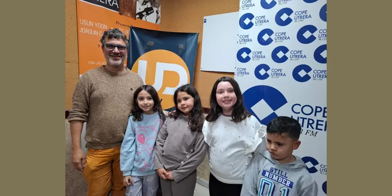 COPE Utrera celebró su programa especial de Navidad de la mano de Clínicas Dentalsiete