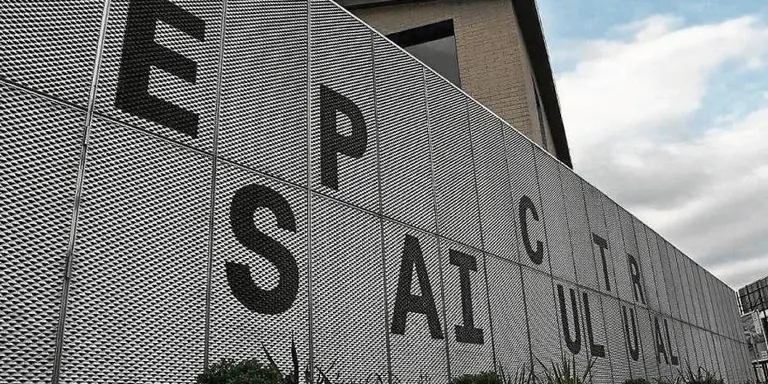 L'Ajuntament estudia quant costaria acabar el teatre auditori