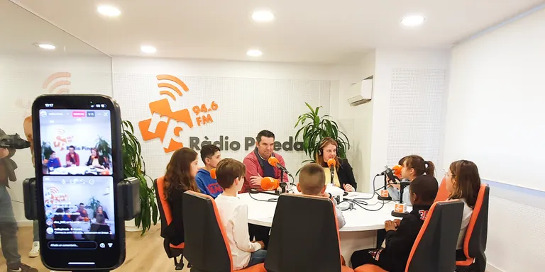 Programa especial Connecta amb l'Alcalde amb preguntes dels nens i nenes de Pineda
