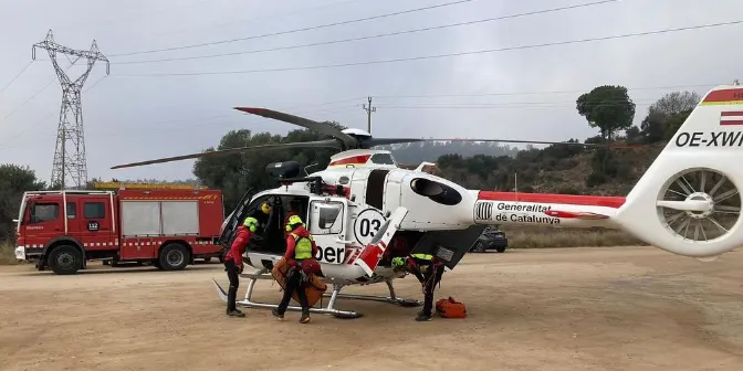 Un ciclista evacuat a l’hospital a causa d’un xoc amb una moto en una pista forestal al Farell