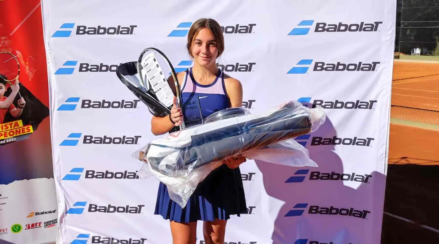 La pinedenca Maria Palacios Vaz es proclama campiona infantil de la Babolat Cup de Tennis