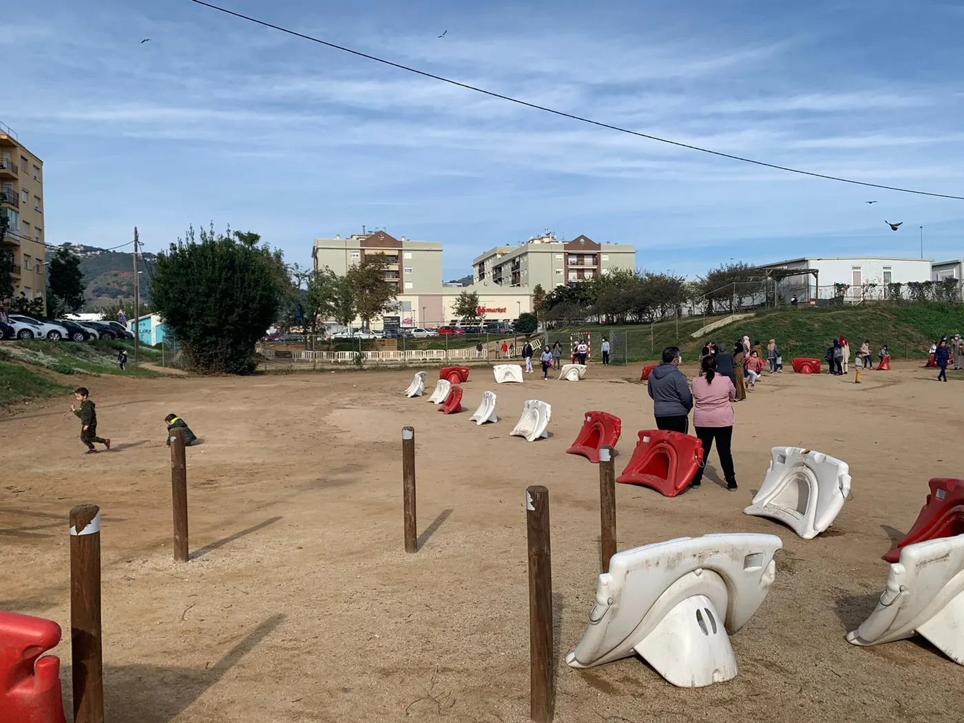 Habilitat un pas per a vianants a l'escola Poblenou per l'aparcament de Costa Brava