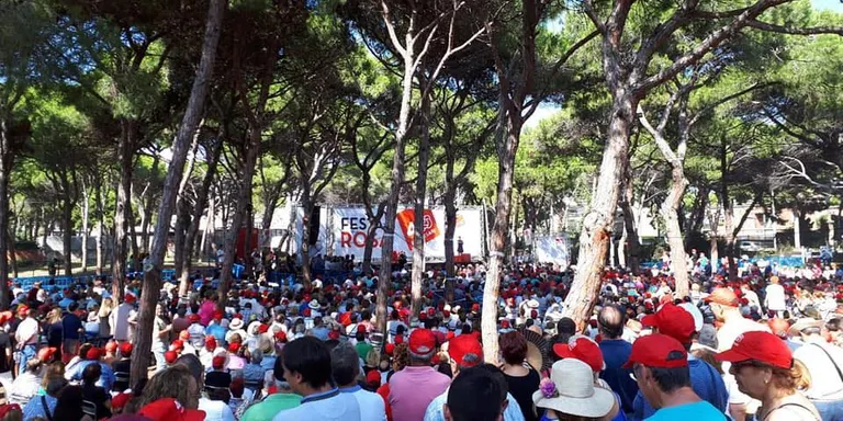 El PSC de Pineda, encapçalats per Xavier Amor, a la Festa de la Rosa