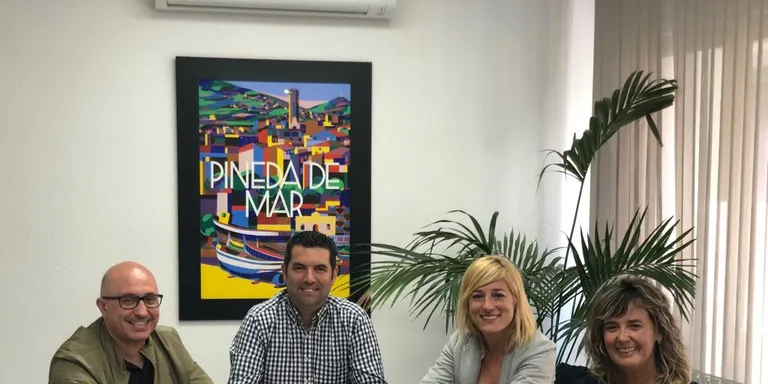 L'Ajuntament de Pineda i el Centre Cultural i Recreatiu signen un conveni de col·laboració pel foment de les activitats escèniques entre els joves