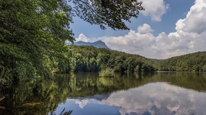 Sol, núvols i alguna tronada pel Montseny