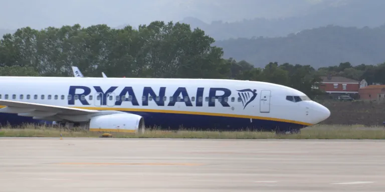 Ryanair haurà de garantir que tots els treballadors a la base de Girona cobrin el Sou Mínim Interprofessional cada mes