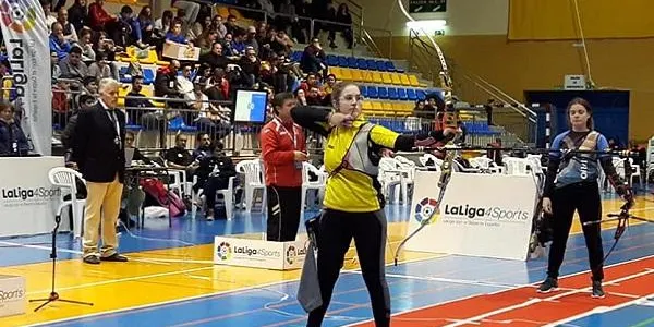 Maria Pitarch aconsegueix una doble plata al Campionat d'Espanya Junior de Sala de tir amb arc