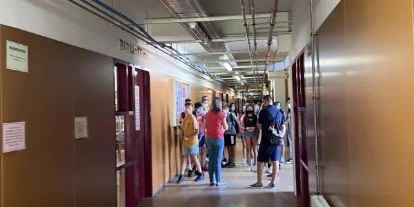 L'ús obligatori de la mascareta durant tota la jornada és una de les preocupacions principals de pares i alumnes en la tornada a l'escola