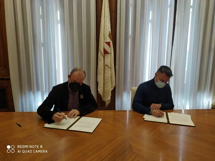 Valls i Vallmoll signen un conveni de col·laboració pel projecte “Camins saludables”
