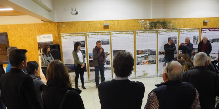 L'exposició 'Segre endins' recupera el record dels pobles negats per l'embassament de Rialb