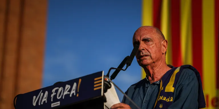 Lluís Llach dimiteix del govern del Consell per la República perquè Puigdemont ha liderat la negociació de Junts