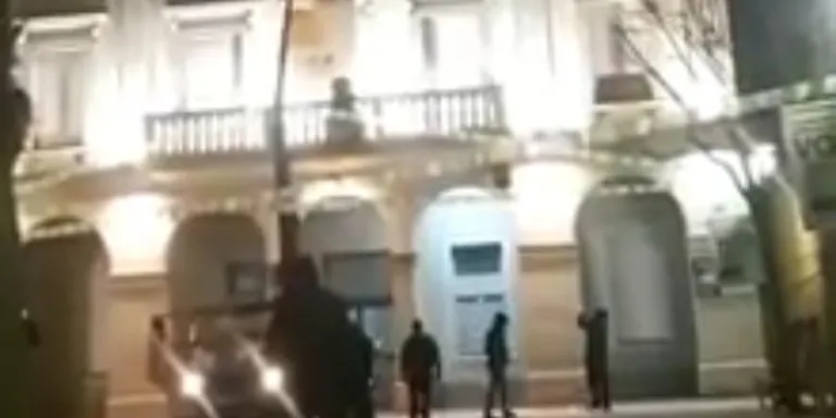 L’alcalde presenta una denúncia per la sostracció de la pancarta del balcó de l’Ajuntament