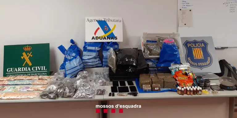 Els Mossos detenen una parella que enviava droga amagada en capses de joguines cap al nord d'Europa