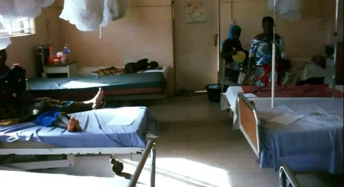 Avui acaba la recollida de medicaments per ajudar un hospital de GÃ mbia
