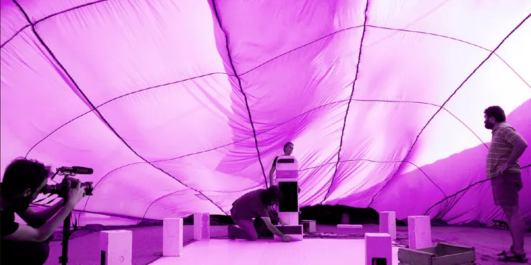 Una instal·lació i una performance poètica a Solsona donen el tret de sortida al setè Festival Espurnes Barroques
