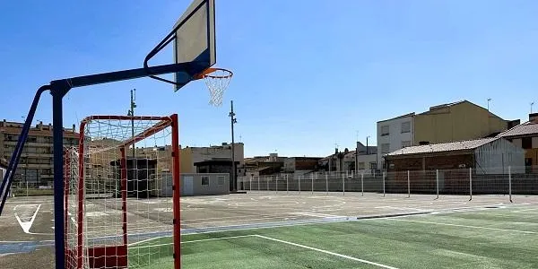 Una nova pista esportiva complementa el parc d’educació viària de l’aparcament de Filadors, a Torredembarra