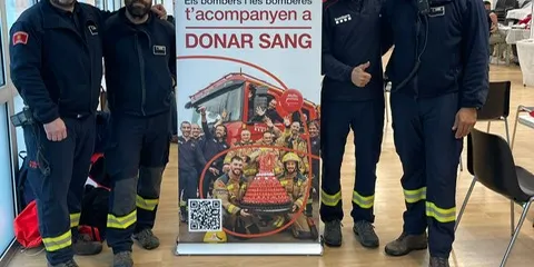 Se celebra la 10a edició de la campanya «Els Bombers t’acompanyen a donar sang»