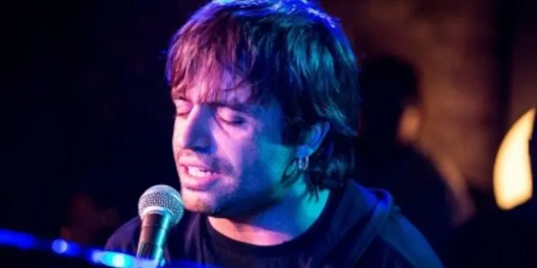 L'Auditori de Pineda recupera el 100% de l'aforament amb el concert de Manu Guix