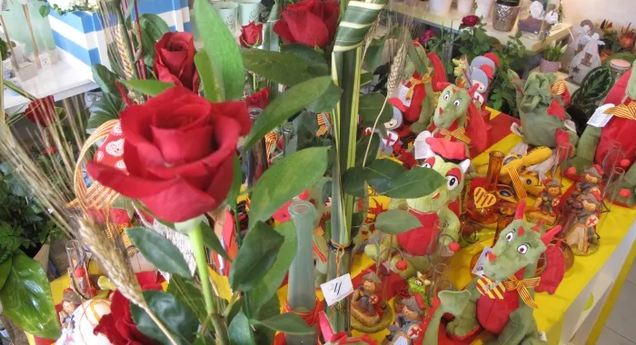 La venda de roses i llibres han començat a bon ritme