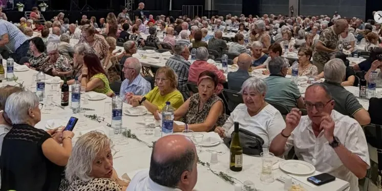Unes 350 persones acomiaden la Setmana de la Gent Gran en un dinar multitudinari