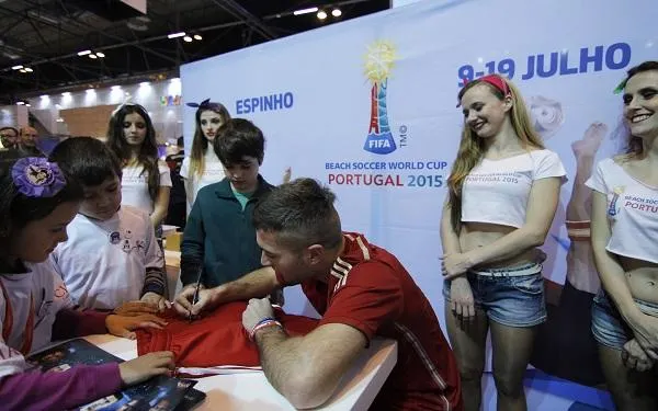 Llorenç Gómez es converteix a FITUR en la imatge del Mundial de Futbol Platja Portugal 2015