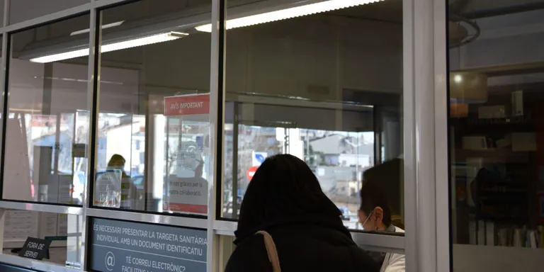 S'habilita un punt de recollida als hospitals perquè els acompanyants que ho necessitin deixin objectes personals als pacients ingressats