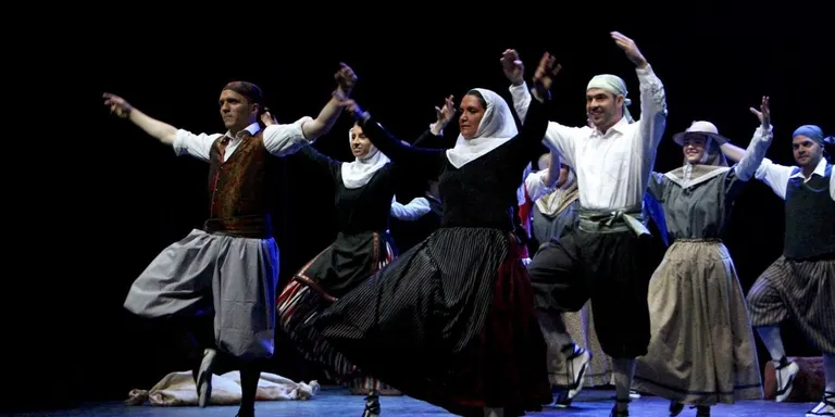 Diumenge l'Esbart ofereix la ballada del cos de dansa