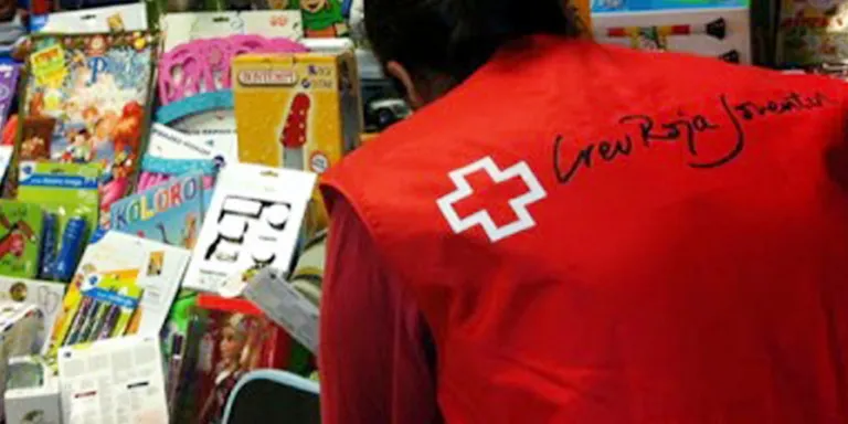 Creu Roja recull joguines per als nens de les famílies més afectades per la crisi