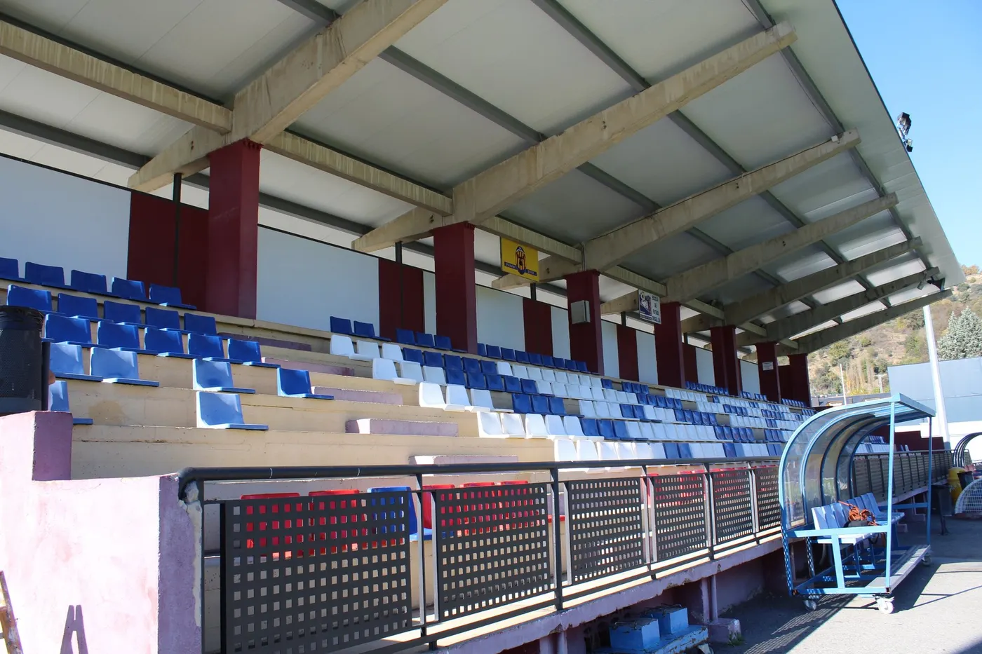 Canvi de la graderia del camp de futbol de la Seu (Foto: Ajuntament de la Seu)
