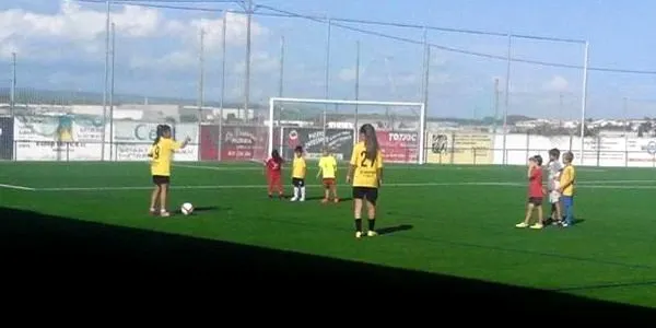 El CE Altafulla ja ha estrenat la gespa del Joan Pijuan amb els primers entrenaments aquest dilluns a la tarda
