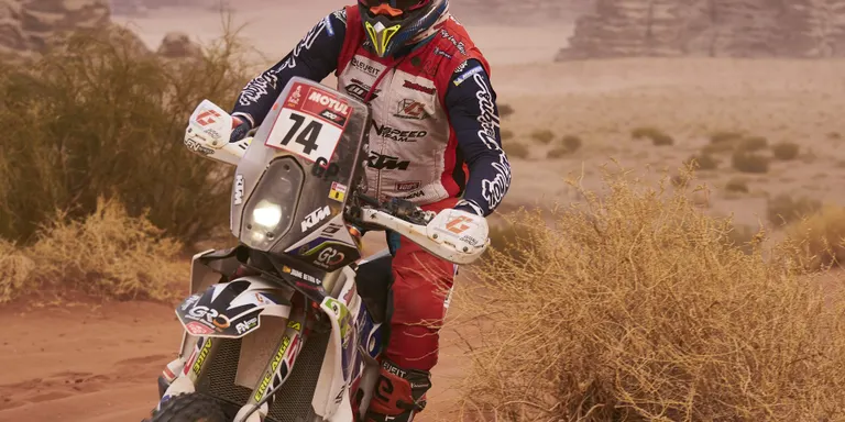 Jaume Betriu es manté 14è a la general del Dakar i Isidre Esteve és 22è en cotxes