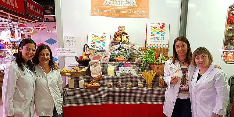 El CAP Anton de Borja visita el Mercat per informar sobre alimentació saludable