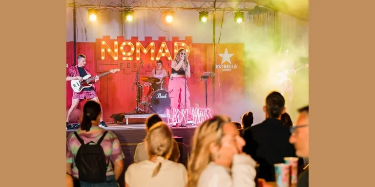 El Nomad Fest omple Baix a Mar de música, gastronomia i activitats familiars