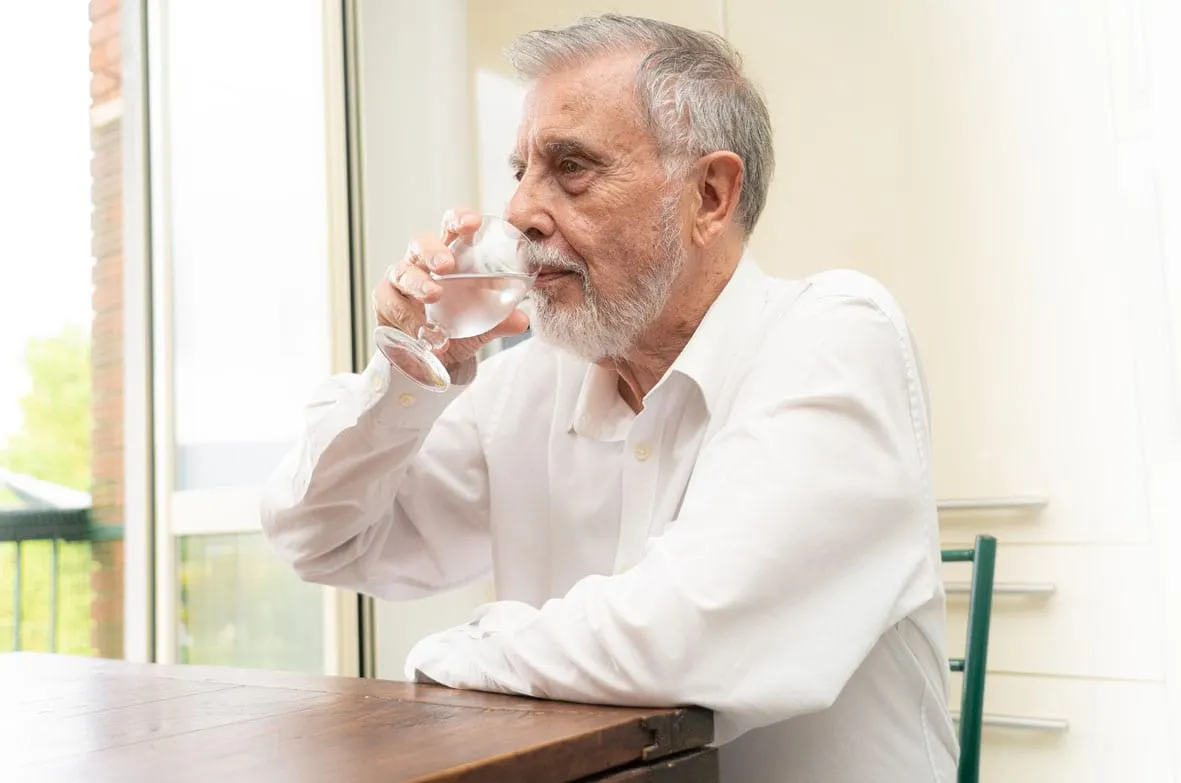 El Servei Local de Teleassistència dona consells a mida a les persones grans per afrontar la calor