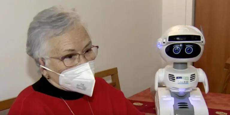 "Un dels punts forts d'aquests robots són els diàlegs, ja que creiem que és un dels aspectes més importants per les persones d'edat avançada"