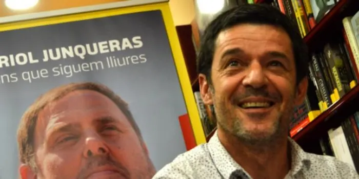 La sala de plens de l’Ajuntament acull la presentació del llibre ‘Fins que siguem lliures’, de Sergi Sol
