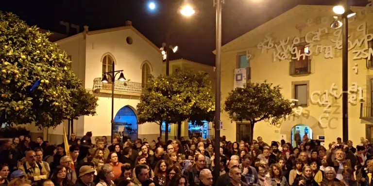 Concentració a Pineda contra l'empresonament dels consellers cessats