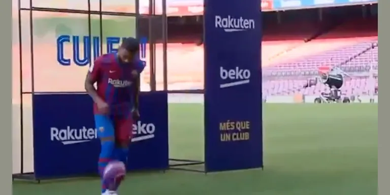 Memphis Depay trepitja per primer cop el Camp Nou