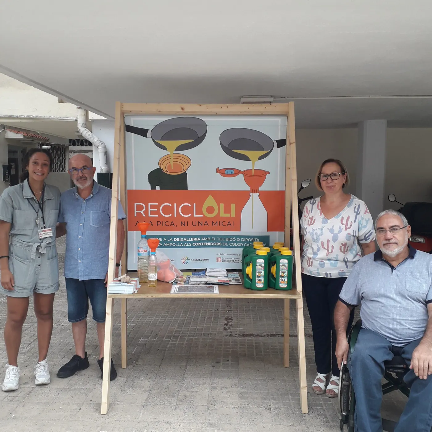 La campanya “A la pica ni una mica”, present als barris perifèrics