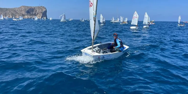 El regatista Joan Domingo s’endú el Trofeo Rodolfo Tomás d’Optimis a Jávea